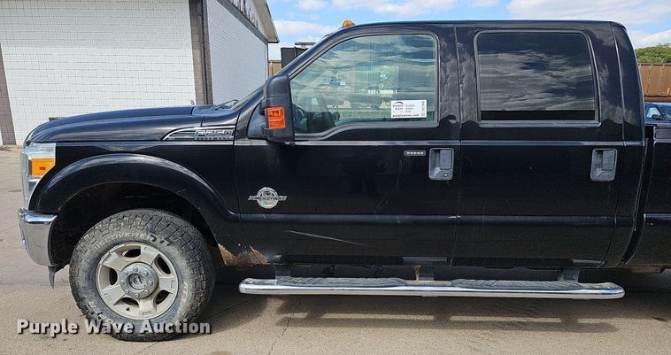 image for item DQ1098 2016 Ford F250 Super Duty XLT  Crew Cab pickup truck