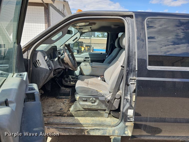 image for item DQ1098 2016 Ford F250 Super Duty XLT  Crew Cab pickup truck