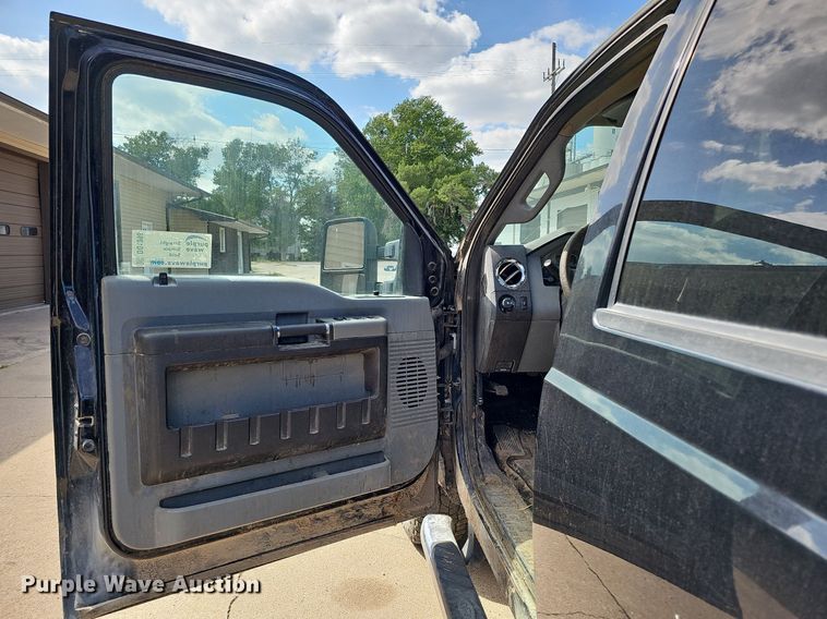 image for item DQ1098 2016 Ford F250 Super Duty XLT  Crew Cab pickup truck