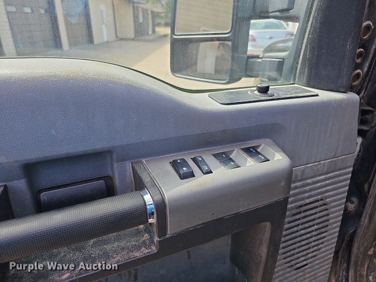 image for item DQ1098 2016 Ford F250 Super Duty XLT  Crew Cab pickup truck