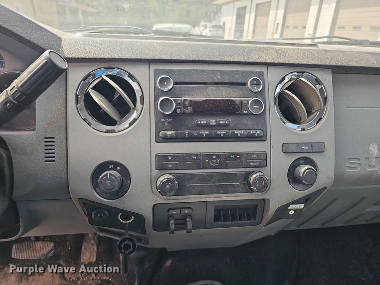 image for item DQ1098 2016 Ford F250 Super Duty XLT  Crew Cab pickup truck