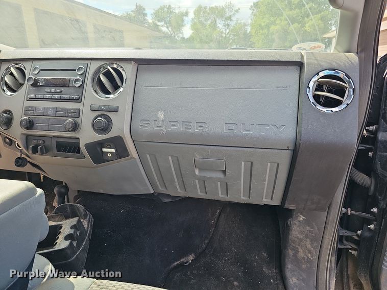 image for item DQ1098 2016 Ford F250 Super Duty XLT  Crew Cab pickup truck