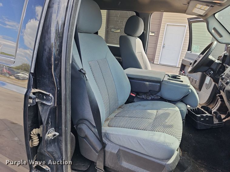 image for item DQ1098 2016 Ford F250 Super Duty XLT  Crew Cab pickup truck