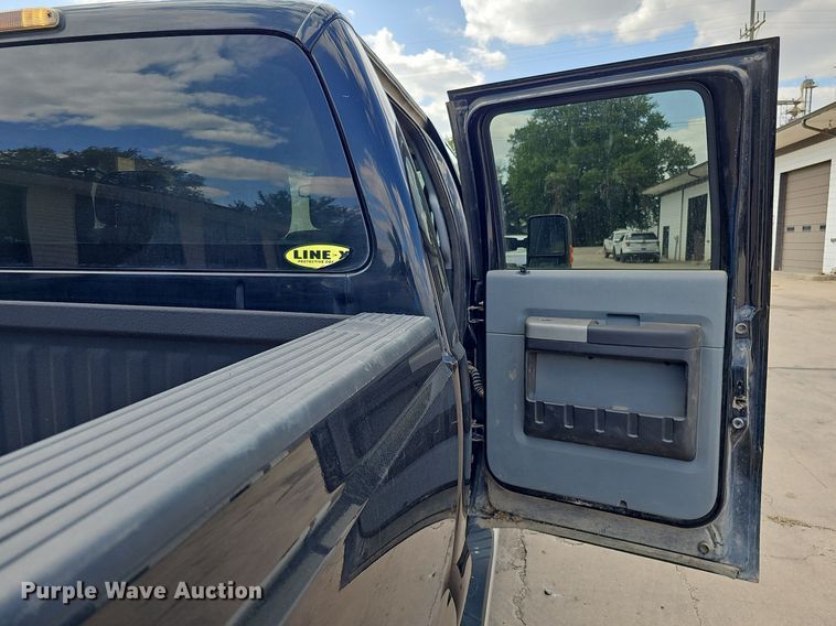 image for item DQ1098 2016 Ford F250 Super Duty XLT  Crew Cab pickup truck