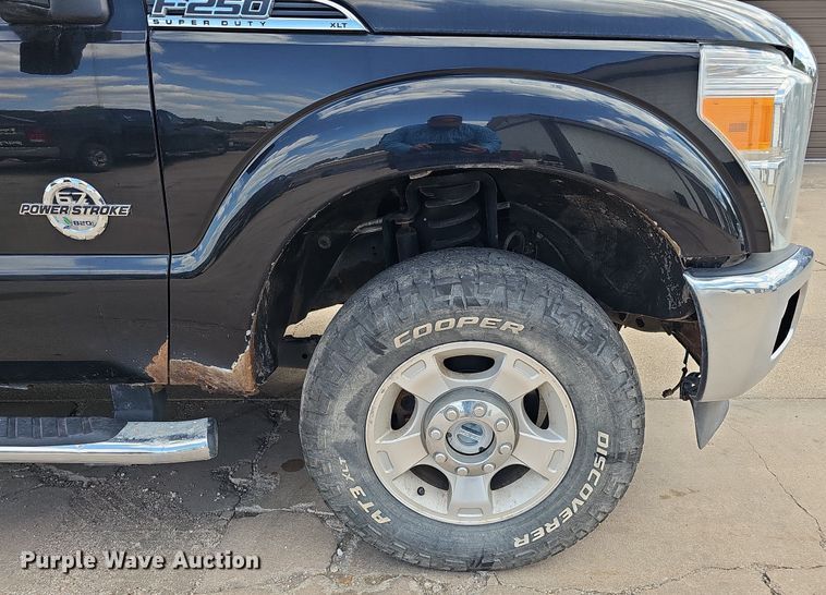 image for item DQ1098 2016 Ford F250 Super Duty XLT  Crew Cab pickup truck