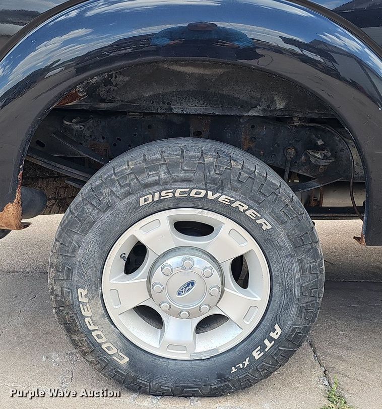 image for item DQ1098 2016 Ford F250 Super Duty XLT  Crew Cab pickup truck