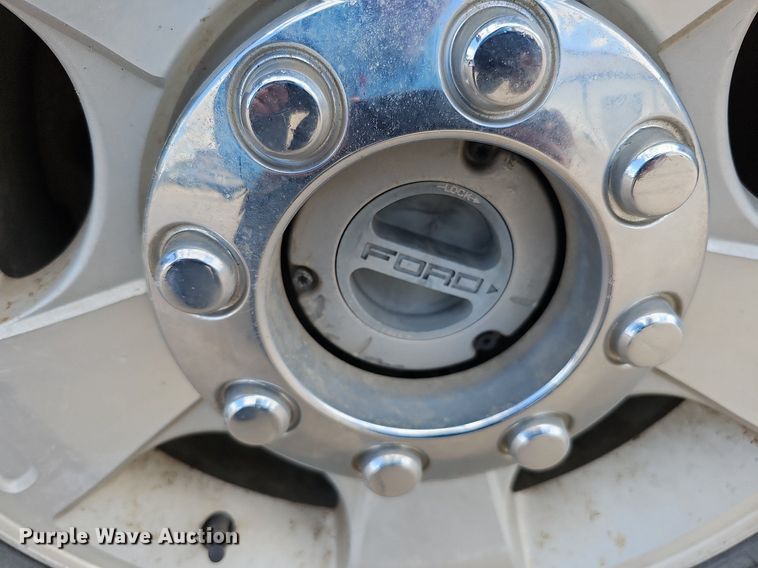 image for item DQ1098 2016 Ford F250 Super Duty XLT  Crew Cab pickup truck