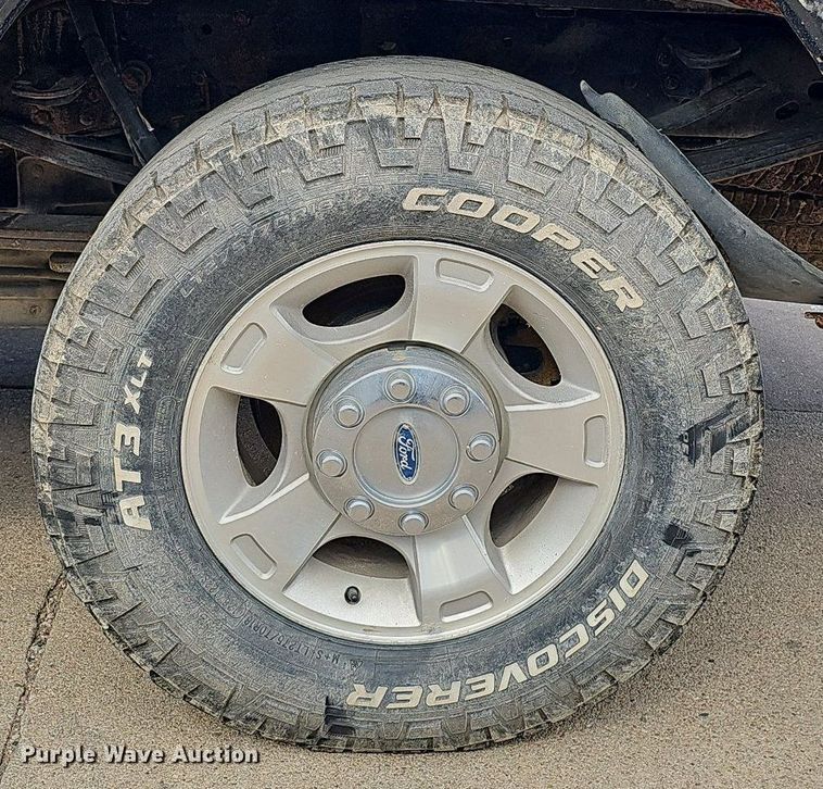 image for item DQ1098 2016 Ford F250 Super Duty XLT  Crew Cab pickup truck