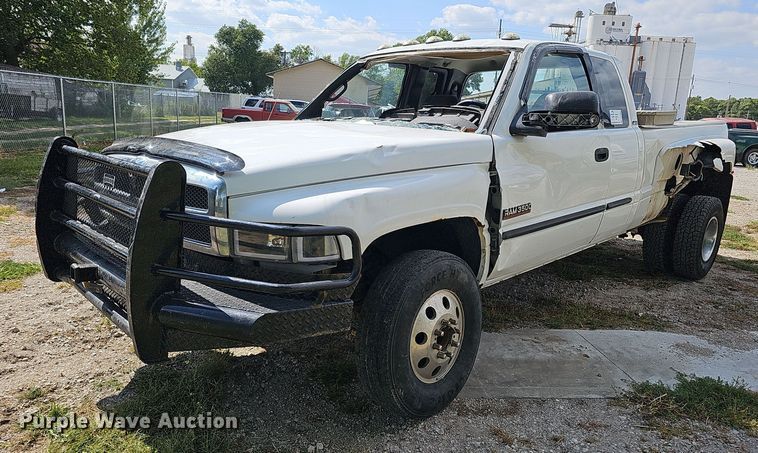 image for item DQ1099 2001 Dodge Ram 3500  Quad Cab pickup truck