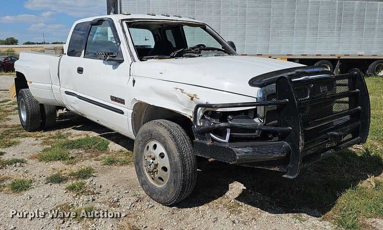 image for item DQ1099 2001 Dodge Ram 3500  Quad Cab pickup truck