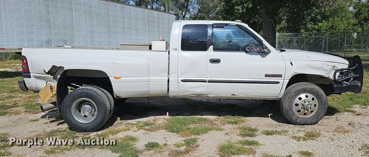 image for item DQ1099 2001 Dodge Ram 3500  Quad Cab pickup truck
