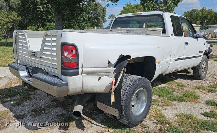 image for item DQ1099 2001 Dodge Ram 3500  Quad Cab pickup truck