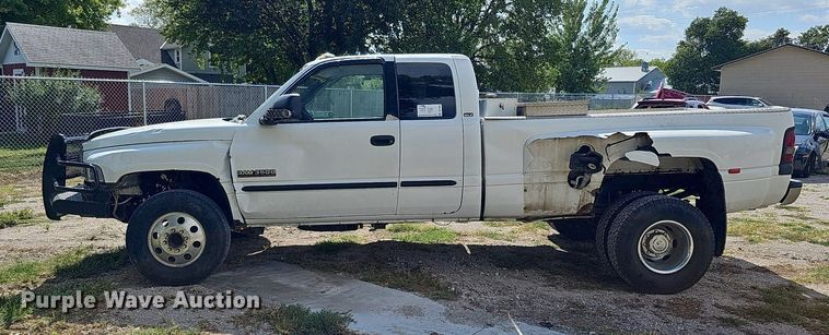 image for item DQ1099 2001 Dodge Ram 3500  Quad Cab pickup truck