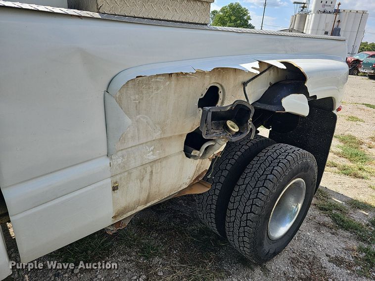 image for item DQ1099 2001 Dodge Ram 3500  Quad Cab pickup truck