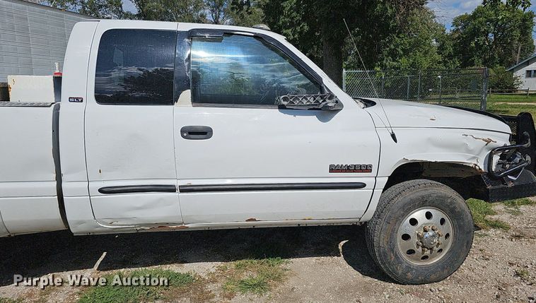 image for item DQ1099 2001 Dodge Ram 3500  Quad Cab pickup truck