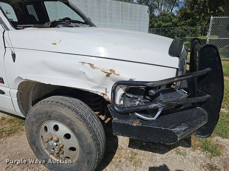 image for item DQ1099 2001 Dodge Ram 3500  Quad Cab pickup truck