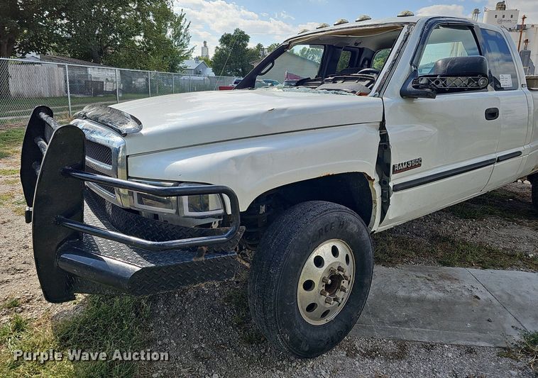 image for item DQ1099 2001 Dodge Ram 3500  Quad Cab pickup truck