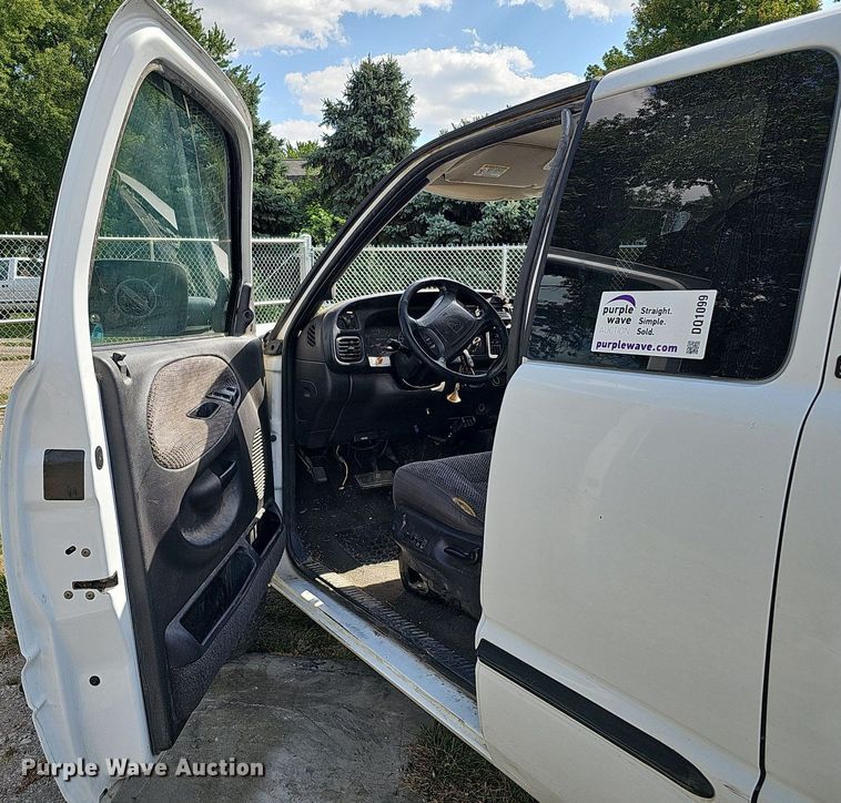 image for item DQ1099 2001 Dodge Ram 3500  Quad Cab pickup truck