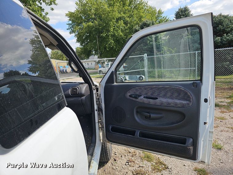 image for item DQ1099 2001 Dodge Ram 3500  Quad Cab pickup truck