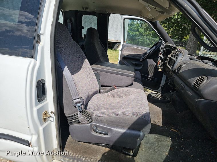 image for item DQ1099 2001 Dodge Ram 3500  Quad Cab pickup truck