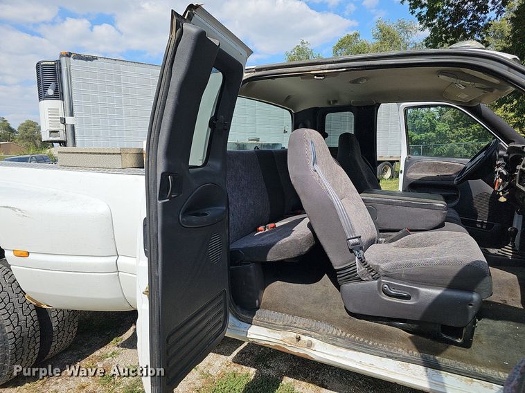 image for item DQ1099 2001 Dodge Ram 3500  Quad Cab pickup truck