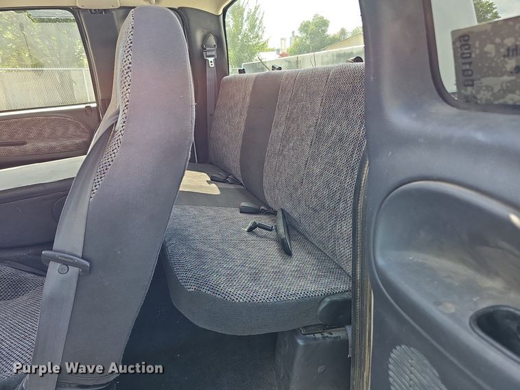 image for item DQ1099 2001 Dodge Ram 3500  Quad Cab pickup truck