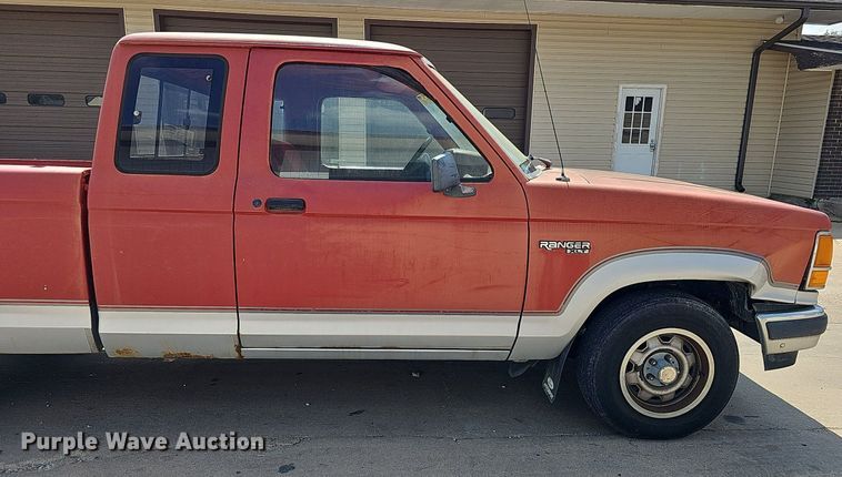 image for item DQ1101 1990 Ford Ranger XLT  SuperCab pickup truck