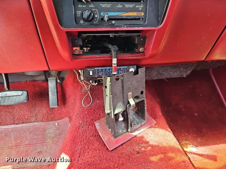 image for item DQ1101 1990 Ford Ranger XLT  SuperCab pickup truck