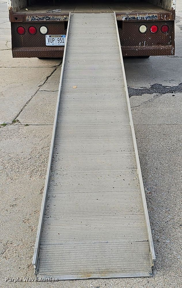 image for item DQ1104 1993 Chevrolet Kodiak  box truck