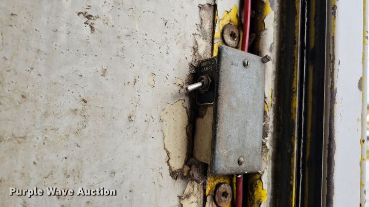 image for item DQ1104 1993 Chevrolet Kodiak  box truck