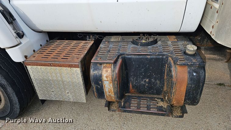 image for item DQ1104 1993 Chevrolet Kodiak  box truck