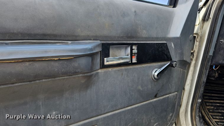 image for item DQ1104 1993 Chevrolet Kodiak  box truck