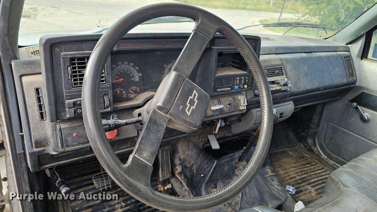 image for item DQ1104 1993 Chevrolet Kodiak  box truck