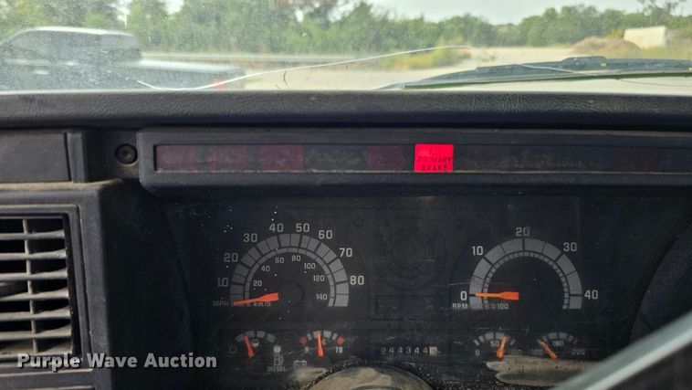 image for item DQ1104 1993 Chevrolet Kodiak  box truck