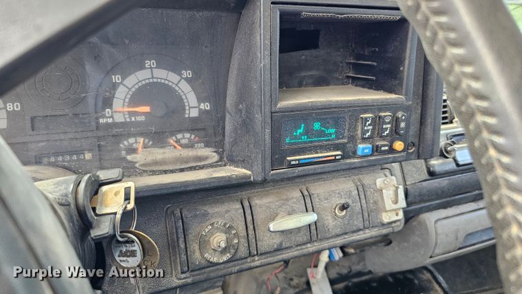 image for item DQ1104 1993 Chevrolet Kodiak  box truck