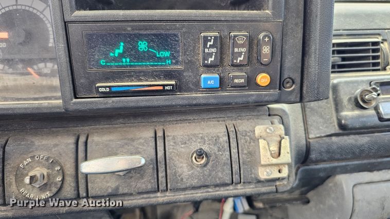 image for item DQ1104 1993 Chevrolet Kodiak  box truck