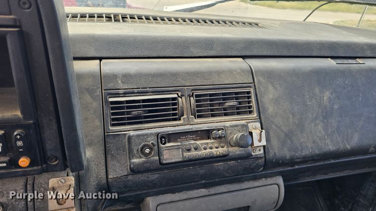 image for item DQ1104 1993 Chevrolet Kodiak  box truck