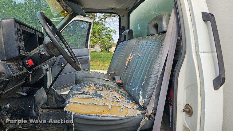 image for item DQ1104 1993 Chevrolet Kodiak  box truck