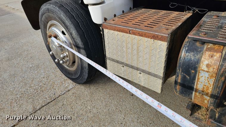 image for item DQ1104 1993 Chevrolet Kodiak  box truck