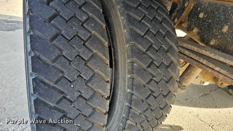 image for item DQ1104 1993 Chevrolet Kodiak  box truck