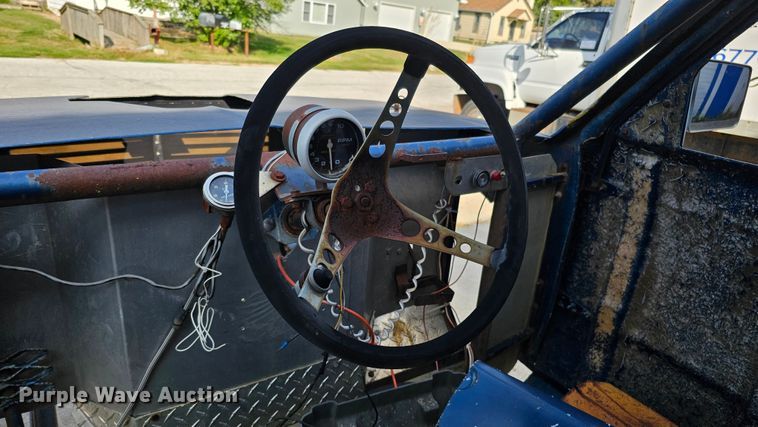image for item DQ1106 Shop built truck