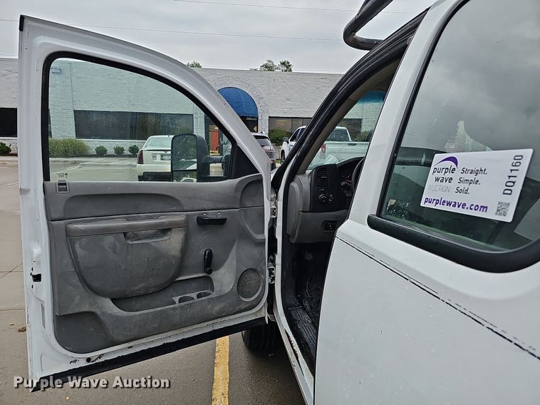 image for item DQ1160 2012 Chevrolet Silverado 2500HD  Ext. Cab pickup truck