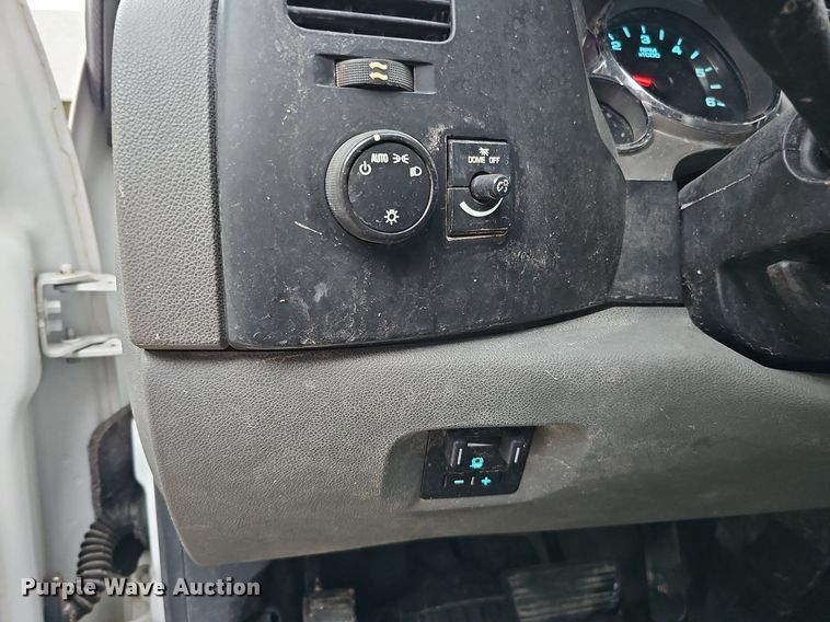 image for item DQ1160 2012 Chevrolet Silverado 2500HD  Ext. Cab pickup truck