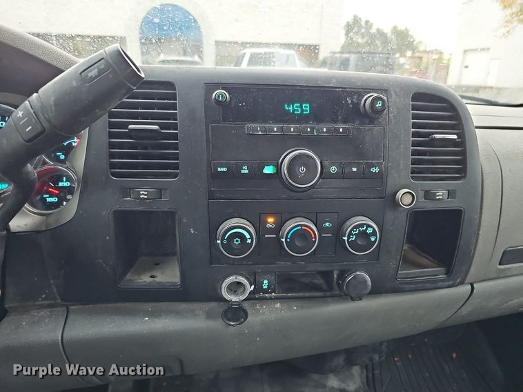 image for item DQ1160 2012 Chevrolet Silverado 2500HD  Ext. Cab pickup truck