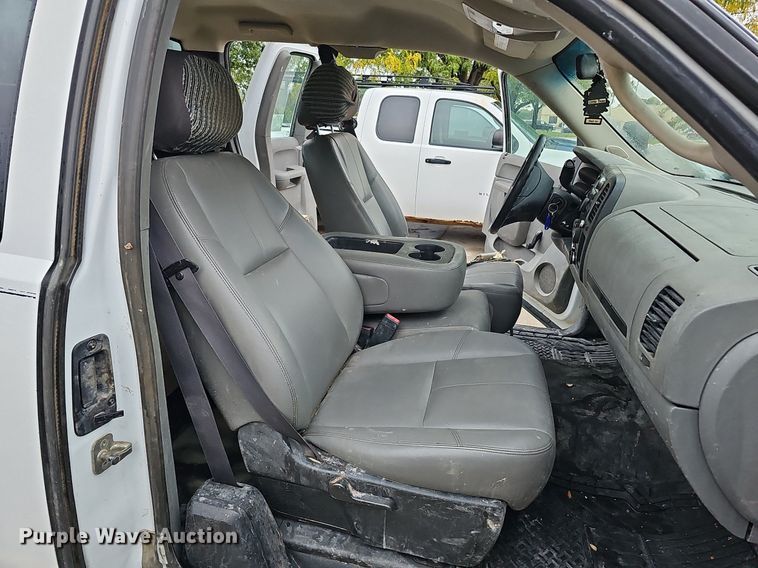 image for item DQ1160 2012 Chevrolet Silverado 2500HD  Ext. Cab pickup truck