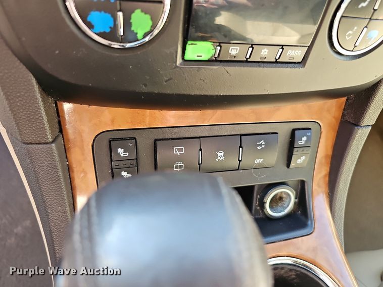 image for item DQ1173 2010 Buick Enclave CXL  SUV