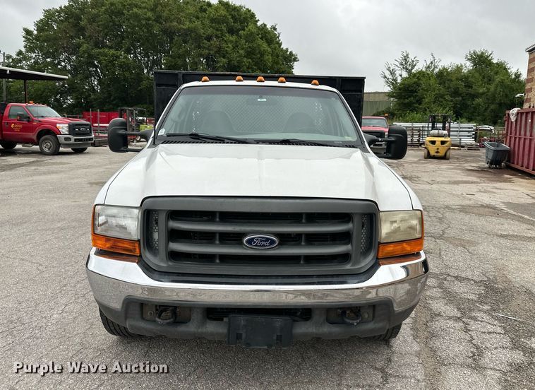 image for item DS2152 2000 Ford F350 Super Duty  flatbed pickup truck