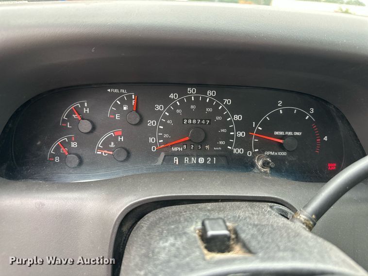 image for item DS2152 2000 Ford F350 Super Duty  flatbed pickup truck