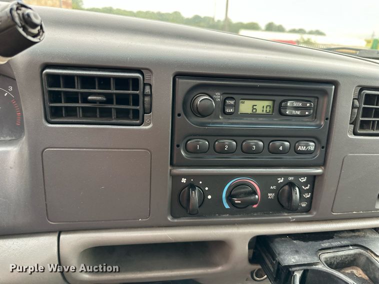 image for item DS2152 2000 Ford F350 Super Duty  flatbed pickup truck