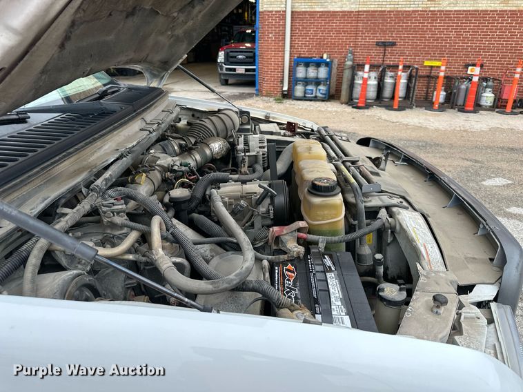 image for item DS2152 2000 Ford F350 Super Duty  flatbed pickup truck